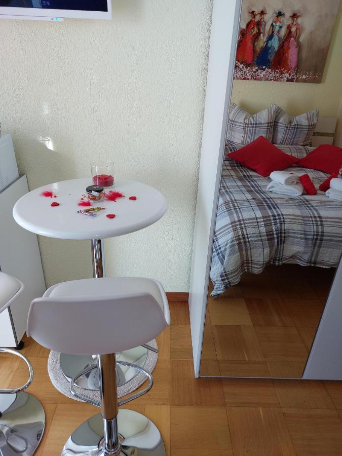 Joli Studio Avec Terrasse Et Vue Exclusivement Pour Non Fumeurs ベルモン＝シュル＝ローザンヌ エクステリア 写真
