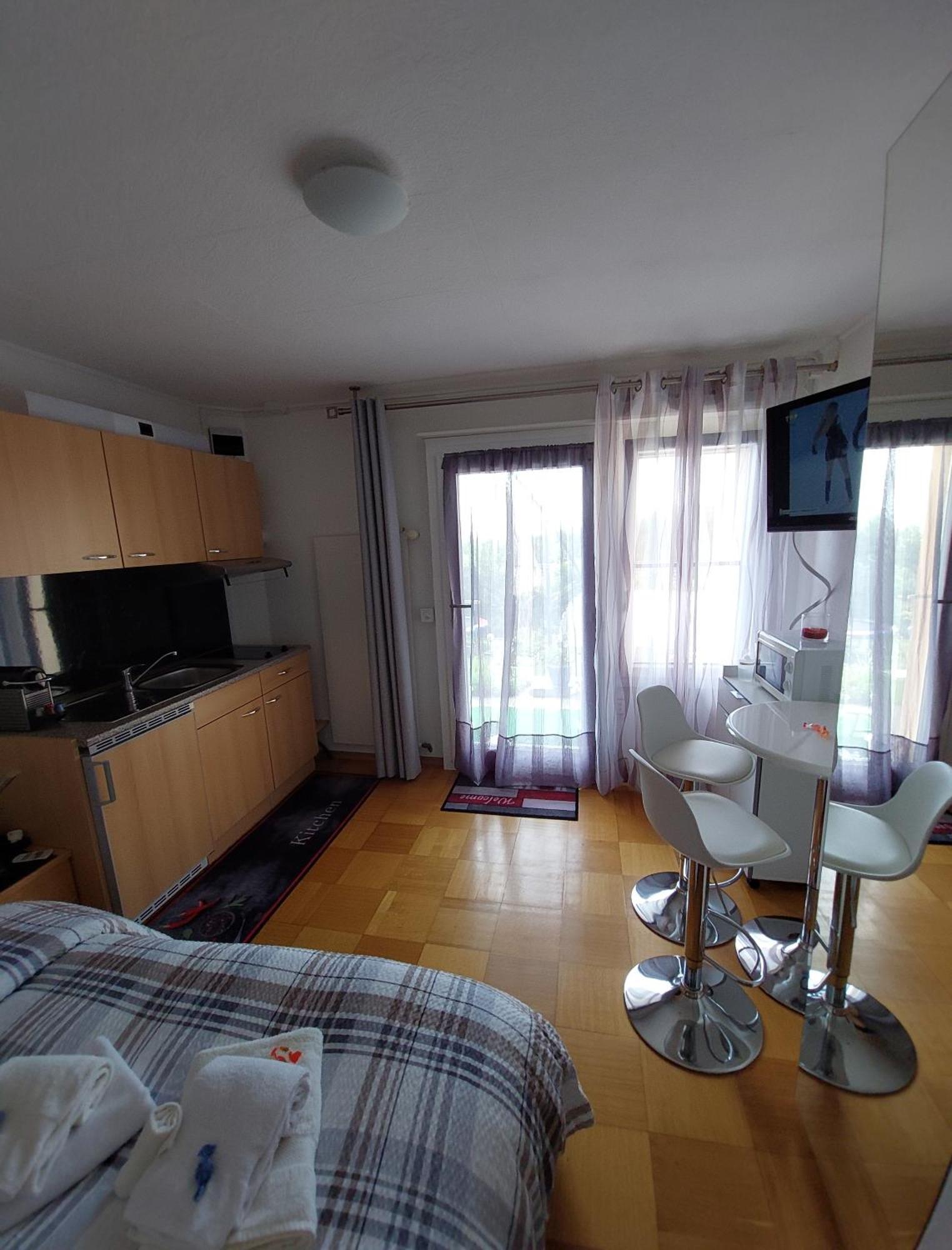 Joli Studio Avec Terrasse Et Vue Exclusivement Pour Non Fumeurs ベルモン＝シュル＝ローザンヌ エクステリア 写真